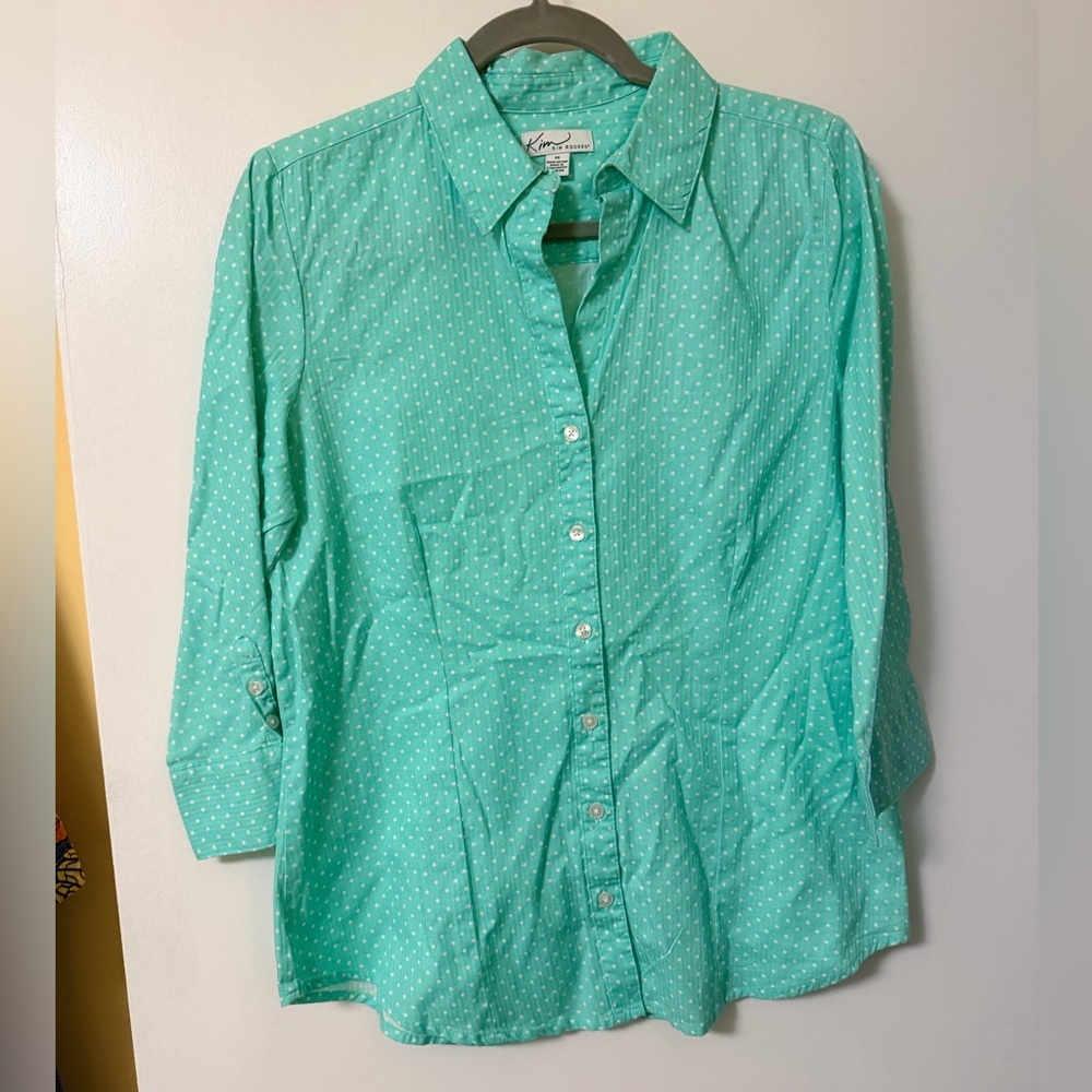 NWOT. Kim Rogers mint green polka dot 3/4 length button up, women’s medium